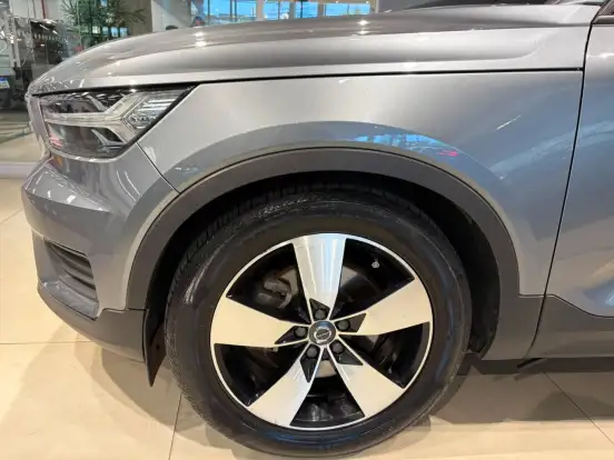 VOLVO-XC40-2.0 T5 GASOLINA MOMENTUM AWD GEARTRONIC VOLVO-XC40-2019