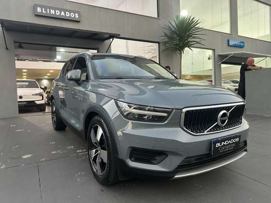 VOLVO-XC40-2019