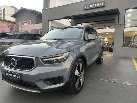 VOLVO-XC40-2019