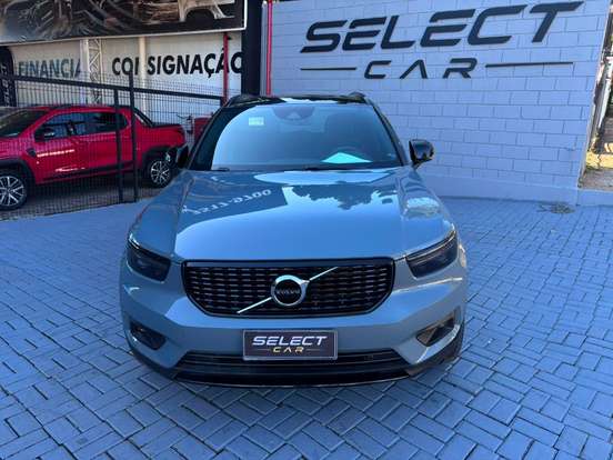VOLVO-XC40-2019