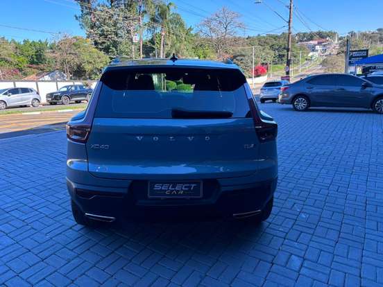 VOLVO-XC40-2019