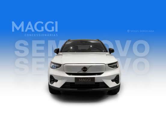 VOLVO-XC40-2023