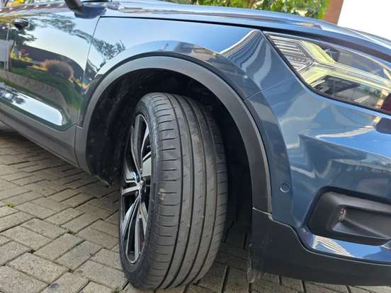 VOLVO-XC40-2022