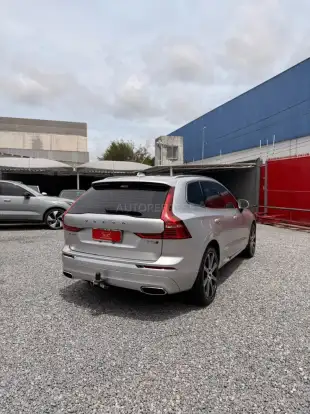 VOLVO-XC60-2017