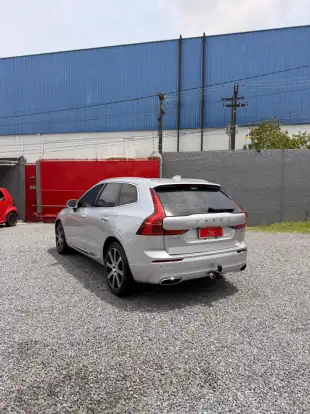 VOLVO-XC60-2017