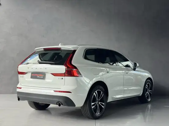 VOLVO-XC60-2.0 T5 GASOLINA MOMENTUM AWD GEARTRONIC VOLVO-XC60-2019