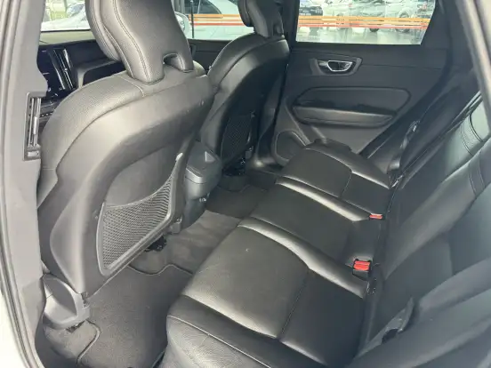 VOLVO-XC60-2.0 T5 GASOLINA MOMENTUM AWD GEARTRONIC VOLVO-XC60-2019
