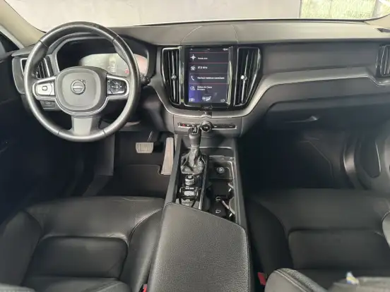 VOLVO-XC60-2.0 T5 GASOLINA MOMENTUM AWD GEARTRONIC VOLVO-XC60-2019