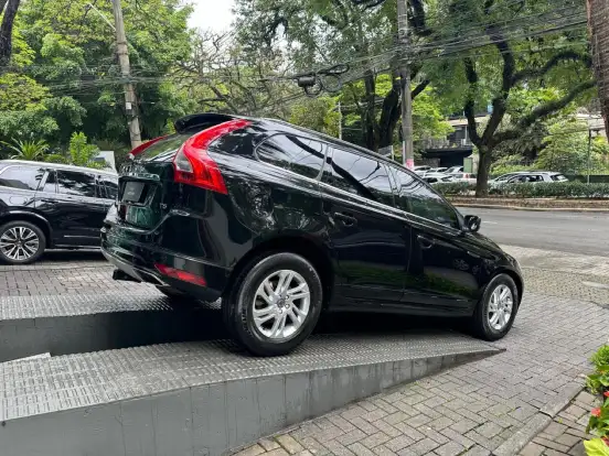 VOLVO-XC60-2.0 T5 KINETIC GASOLINA 4P AUTOMÁTICO VOLVO-XC60-2015
