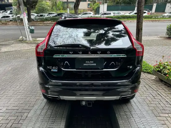 VOLVO-XC60-2015