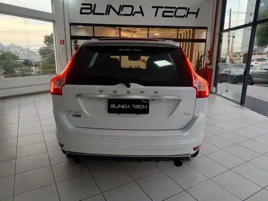 VOLVO-XC60-2.0 T6 R DESIGN TURBO GASOLINA 4P AUTOMÁTICO VOLVO-XC60-2015