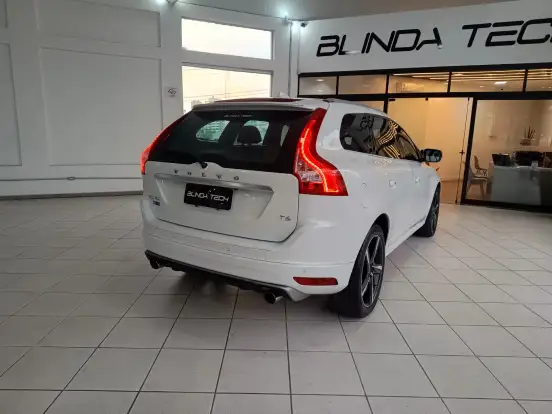 VOLVO-XC60-2.0 T6 R DESIGN TURBO GASOLINA 4P AUTOMÁTICO VOLVO-XC60-2015