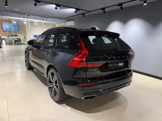 VOLVO-XC60-2021
