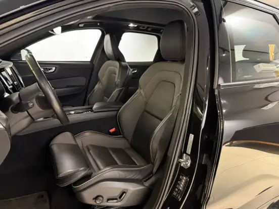 VOLVO-XC60-2021