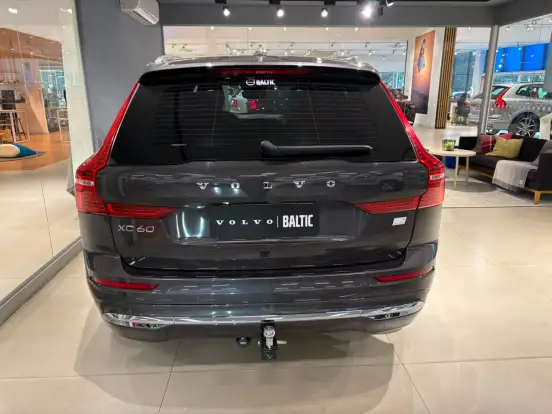 VOLVO-XC60-2022