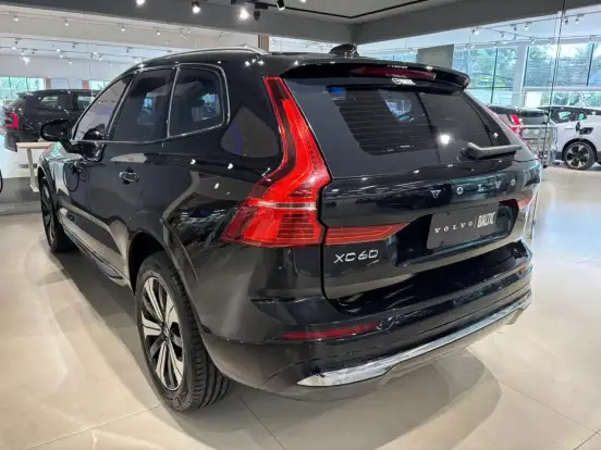 VOLVO-XC60-2022