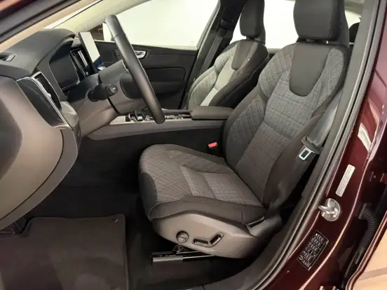VOLVO-XC60-2025