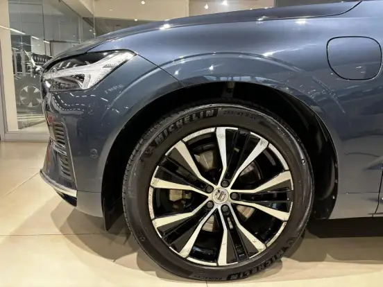 VOLVO-XC60-2022