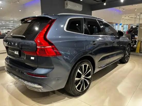 VOLVO-XC60-2022