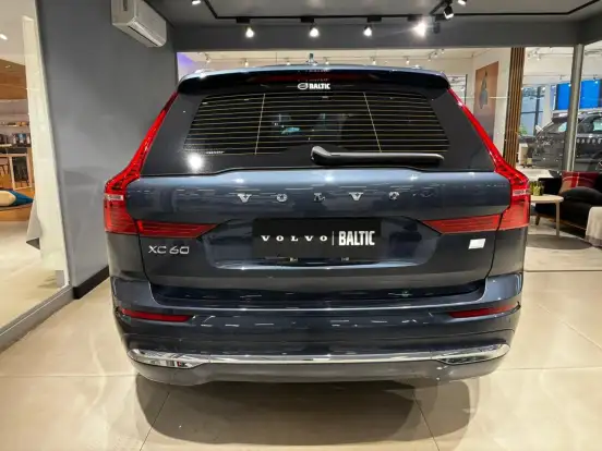 VOLVO-XC60-2022