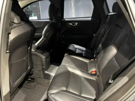VOLVO-XC60-2022