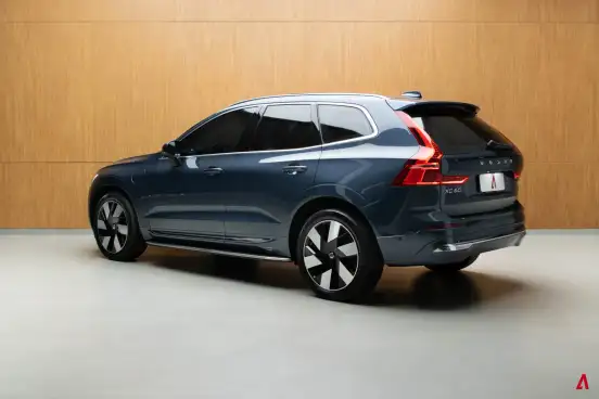 VOLVO-XC60-2024