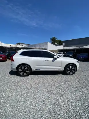 VOLVO-XC60-2023