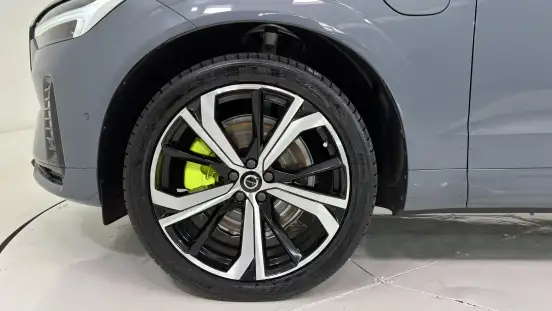 VOLVO-XC60-2023