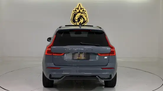 VOLVO-XC60-2023
