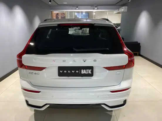 VOLVO-XC60-2022