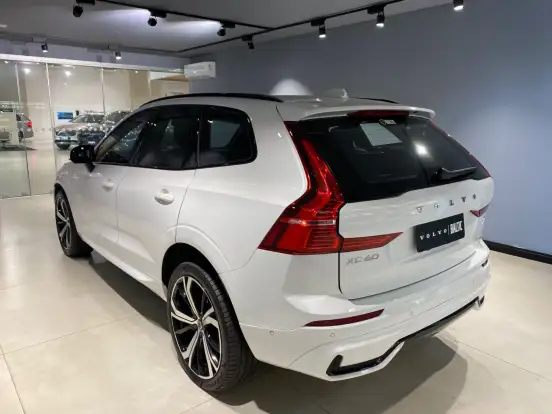 VOLVO-XC60-2022