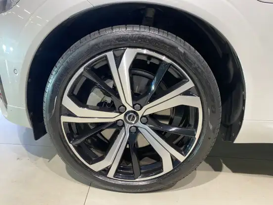VOLVO-XC60-2022