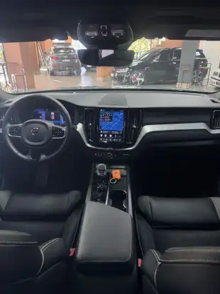 VOLVO-XC60-2023