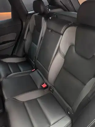 VOLVO-XC60-2023