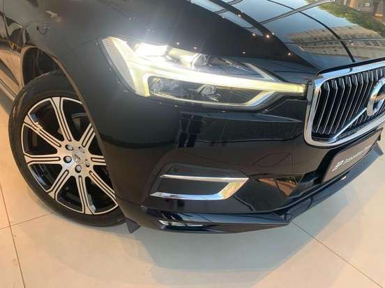 VOLVO-XC60-2018