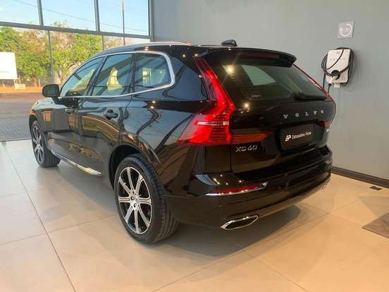 VOLVO-XC60-2018