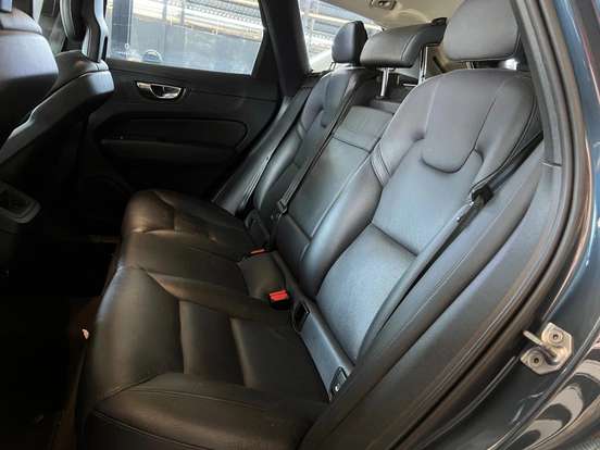 VOLVO-XC60-2.0 T5 GASOLINA MOMENTUM AWD GEARTRONIC VOLVO-XC60-2018
