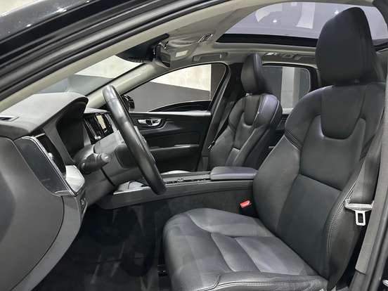 VOLVO-XC60-2020