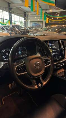 VOLVO-XC60-2020