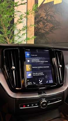 VOLVO-XC60-2020
