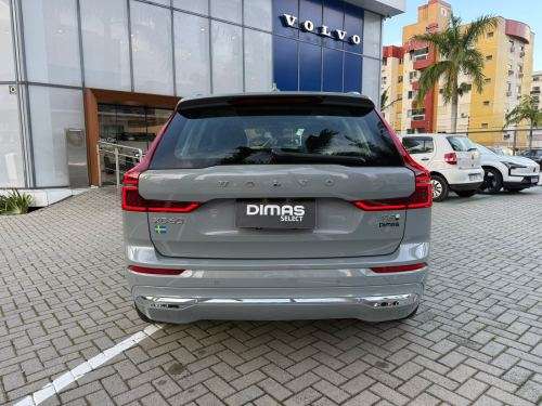 VOLVO-XC60-2025