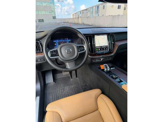 VOLVO-XC60-2023