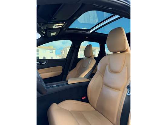 VOLVO-XC60-2023