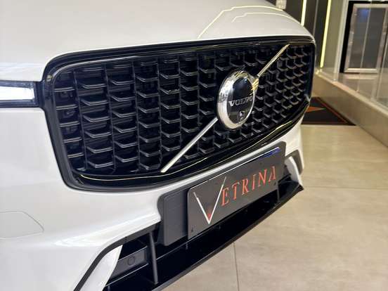 VOLVO-XC60-2024