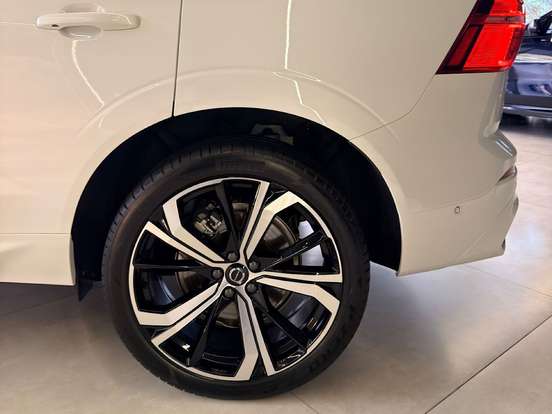 VOLVO-XC60-2024