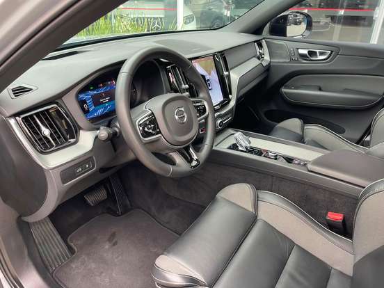 VOLVO-XC60-2023