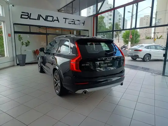 VOLVO-XC90-2018