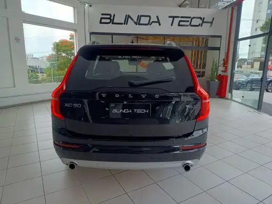 VOLVO-XC90-2018