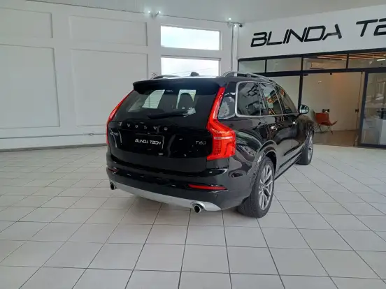 VOLVO-XC90-2018