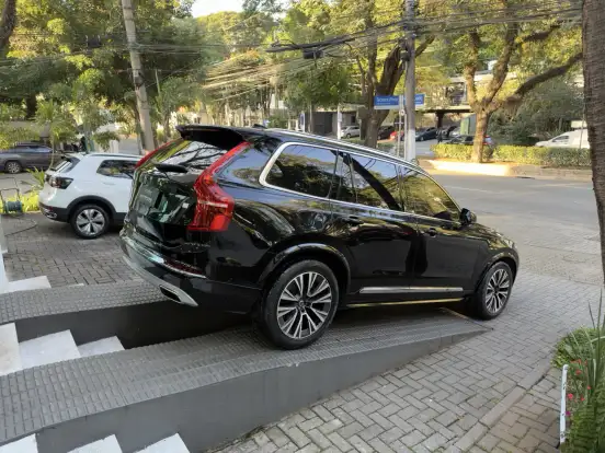 VOLVO-XC90-2021